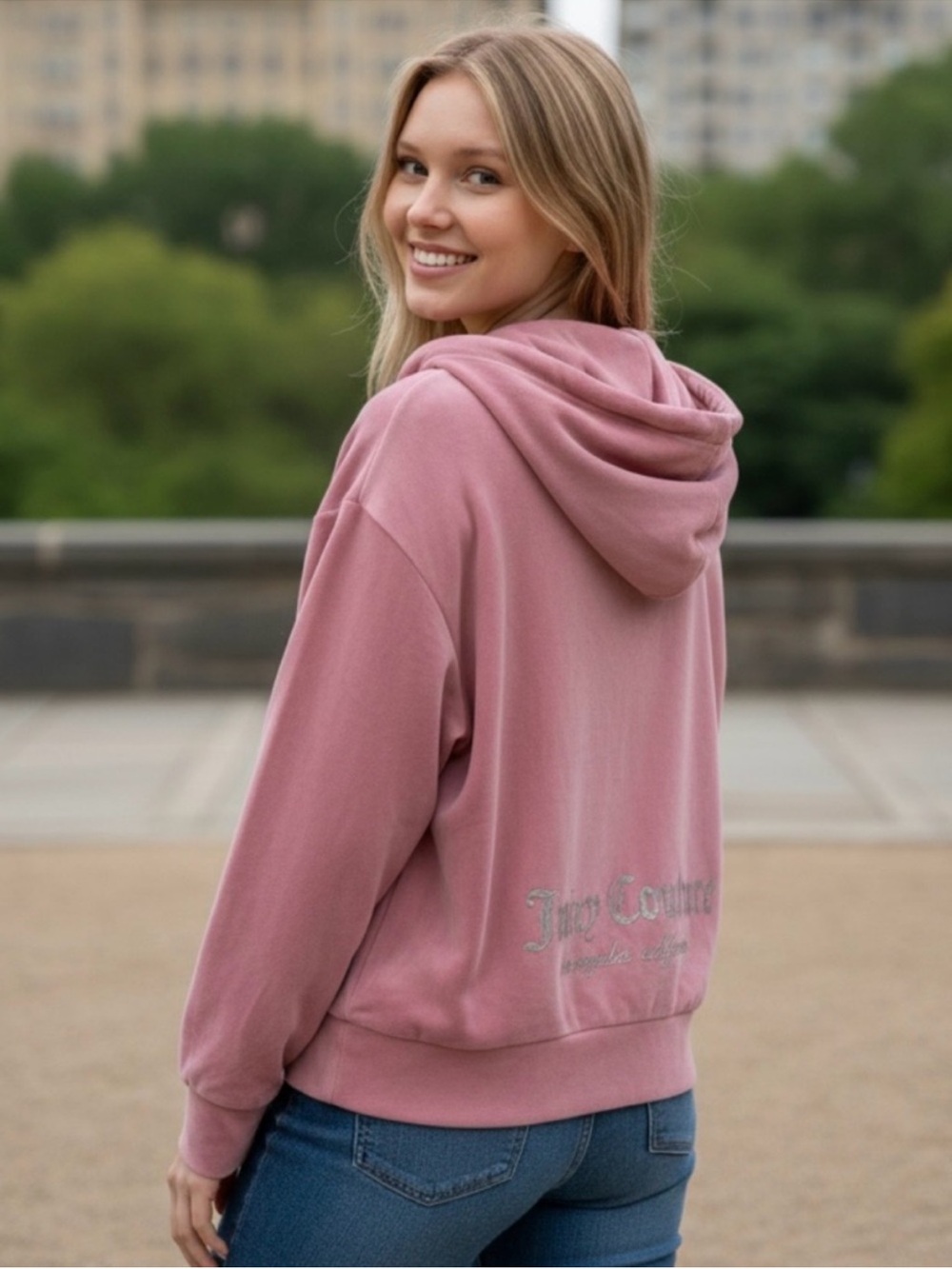 Juicy Couture NWT Soft Velour Zip-Up Logo Relaxed Fit Hoodie Jacket, Pink Size L